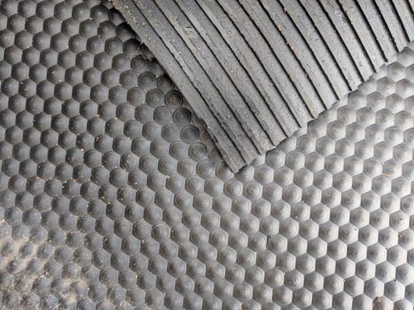 10mm thick Trailer mat has a cobbled/ bubbled top patteren with grooves running the length on the underside