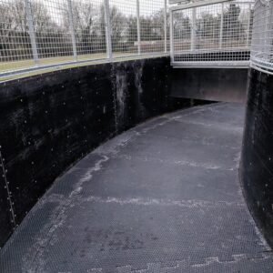 36ftdia x 6ft6in WW Horsewalker Matting laid into a walker with rubber walls