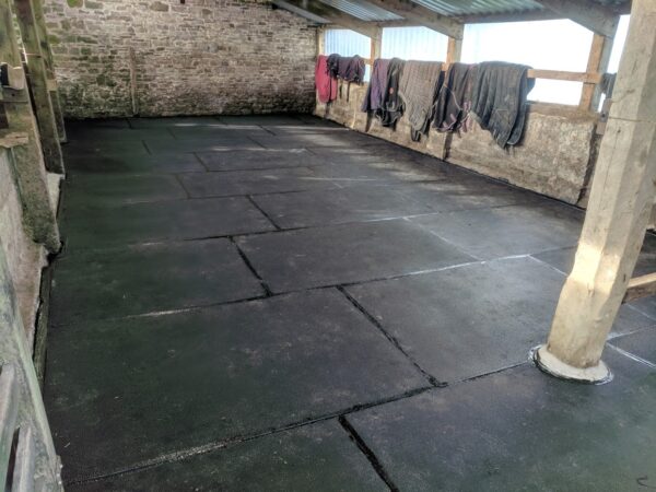 An old cattle shed transformed into an open living stable barn with our 17mm stable mats and fully sealed system. The mats have a low profile patteren ontop meaning there easy to sweep and maintain.