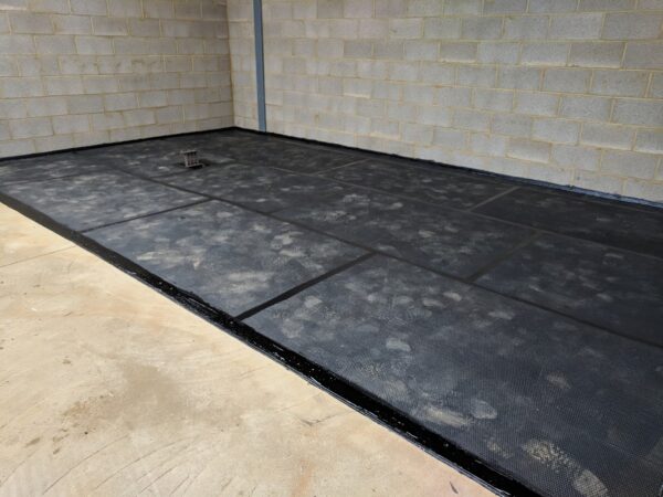 A wash bay with 17mm Cobbletop matting installed with our fully sealed stable mats. The front has a black ramp edge to avoid having a trip hazard.
